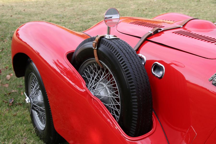 Детали экстерьера Allard K2 Roadster 1952 года  (фото 3 из 14)
